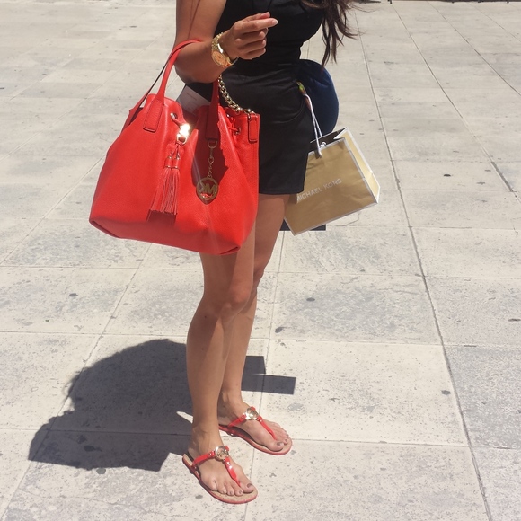 EURO FASHIONISTA WITH A FEW EXTRA COVID POUNDS😆🙈 - Picture 4 of 8